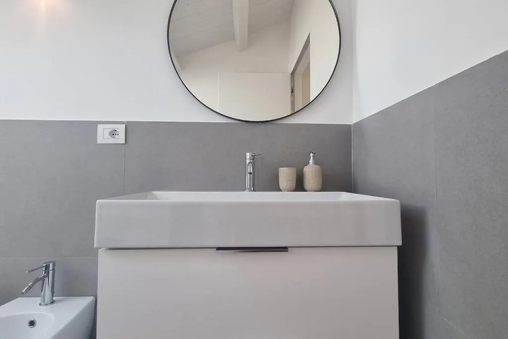 Duomo 10Min Shopping&Relax Fast Wifi & Balcony Apartment Milan